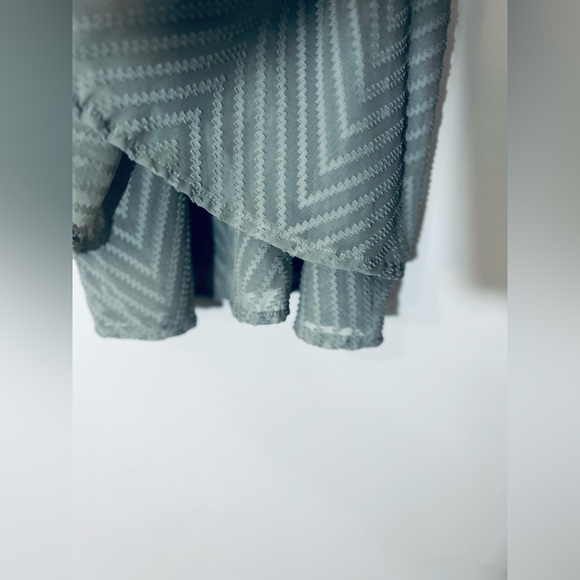 Tiered Green Cottage Keyhole Tank Top Blouse. - Picture 11 of 11